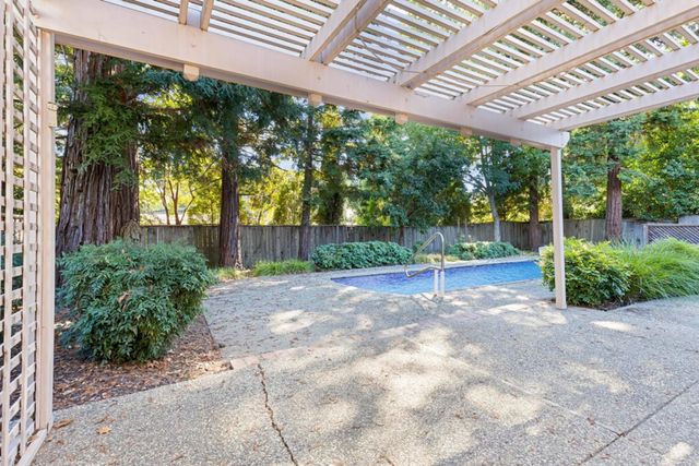 8522 Kenneth Ridge Ct, Fair Oaks, CA 95628