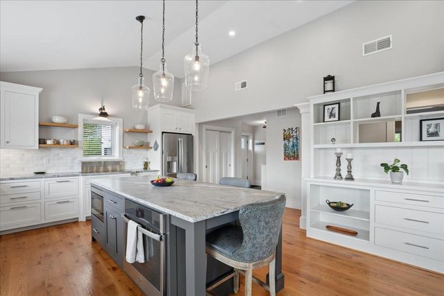 11 Wheeler Farm Road, Bedford, NH 03110