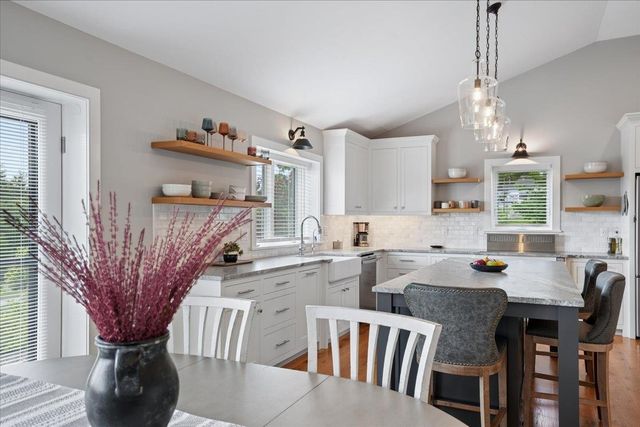 11 Wheeler Farm Road, Bedford, NH 03110