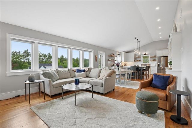 11 Wheeler Farm Road, Bedford, NH 03110