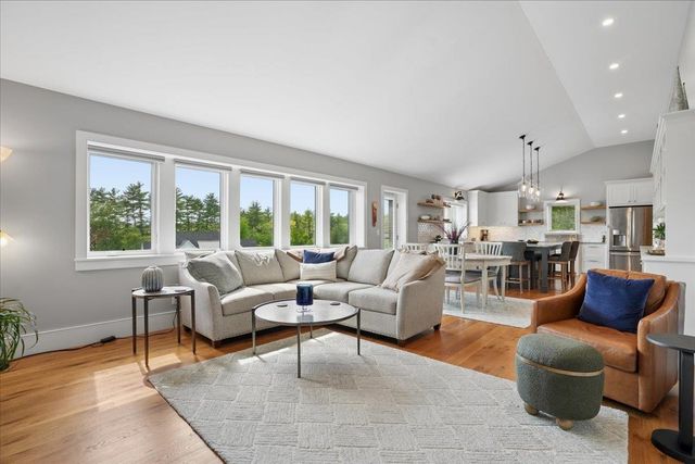 11 Wheeler Farm Road, Bedford, NH 03110