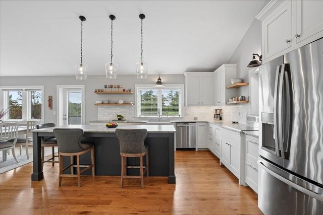11 Wheeler Farm Road, Bedford, NH 03110