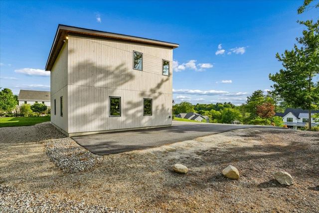 11 Wheeler Farm Road, Bedford, NH 03110