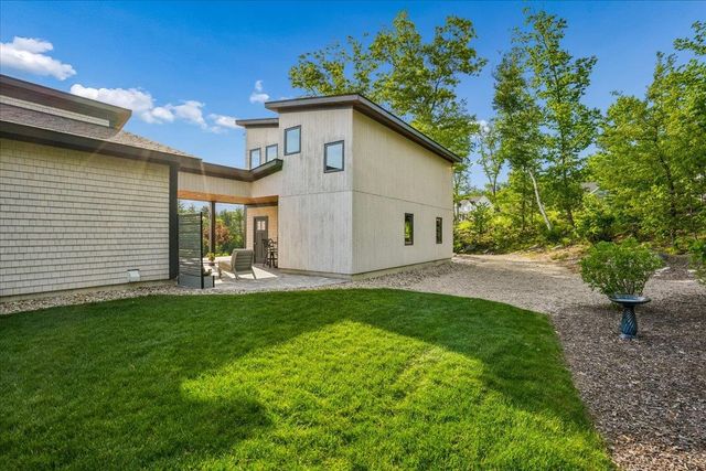 11 Wheeler Farm Road, Bedford, NH 03110
