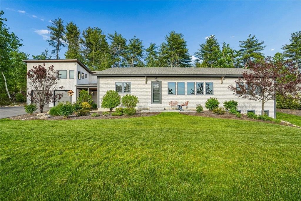 11 Wheeler Farm Road, Bedford, NH 03110
