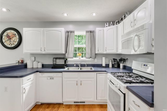 1507 Kingsman Way, Osceola, IN 46561