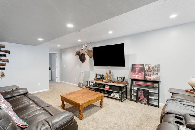 1507 Kingsman Way, Osceola, IN 46561