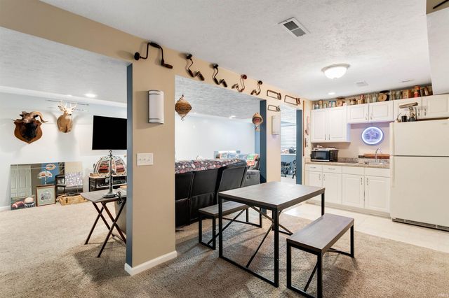 1507 Kingsman Way, Osceola, IN 46561