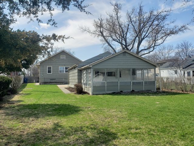 329 S Monterey Avenue, Villa Park, IL 60181