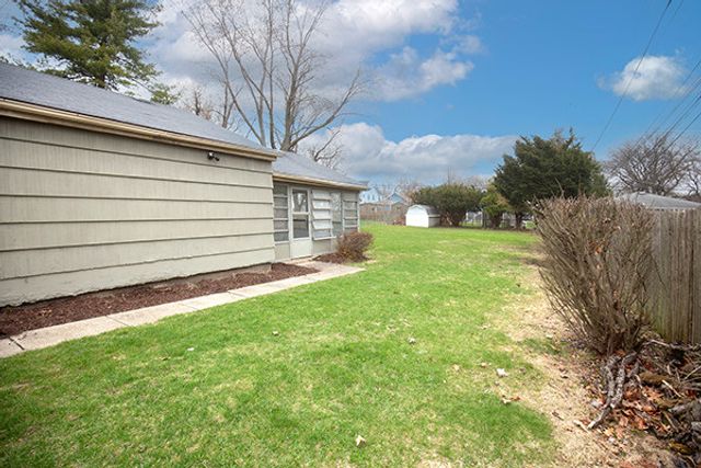 329 S Monterey Avenue, Villa Park, IL 60181