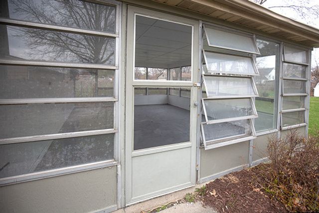 329 S Monterey Avenue, Villa Park, IL 60181