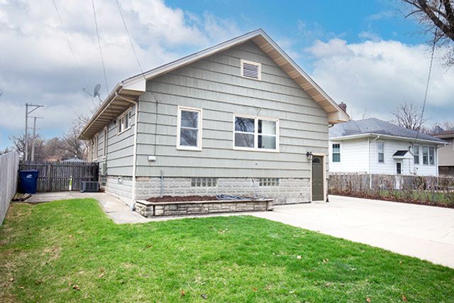 329 S Monterey Avenue, Villa Park, IL 60181