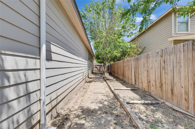 521 New Country RD, Kyle, TX 78640