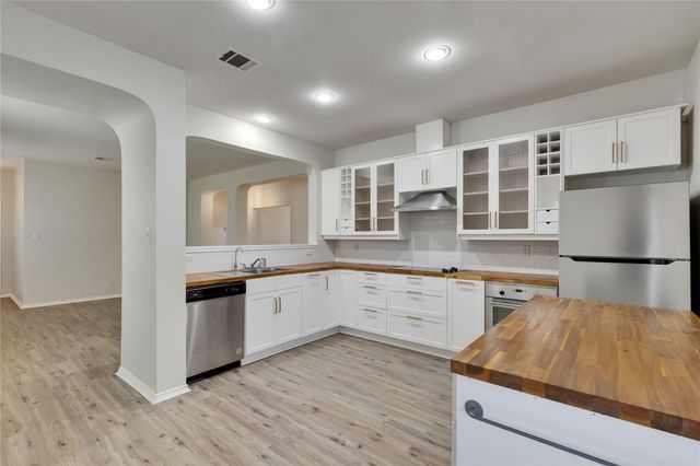 521 New Country RD, Kyle, TX 78640