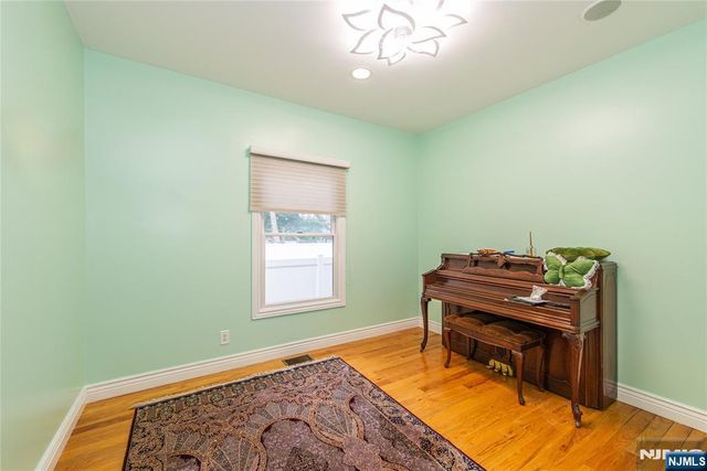95 Highwood Avenue, Englewood, NJ 07631