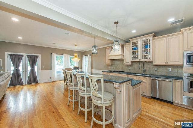 95 Highwood Avenue, Englewood, NJ 07631