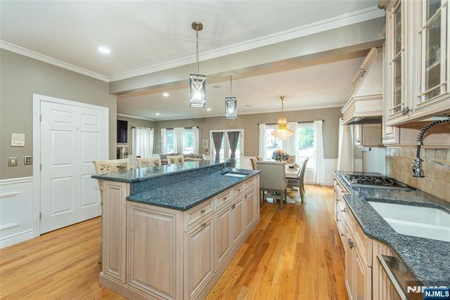 95 Highwood Avenue, Englewood, NJ 07631