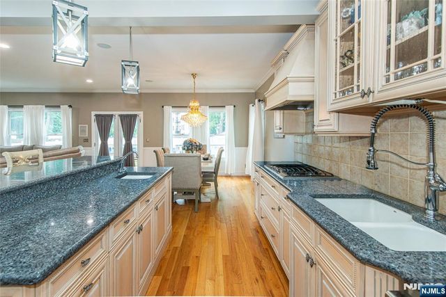 95 Highwood Avenue, Englewood, NJ 07631