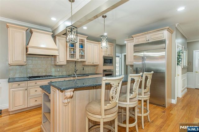 95 Highwood Avenue, Englewood, NJ 07631