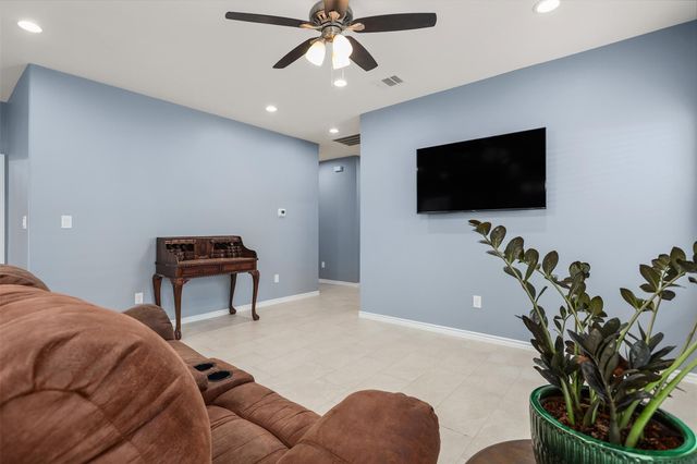 2518 33rd Avenue N, Texas City, TX 77590