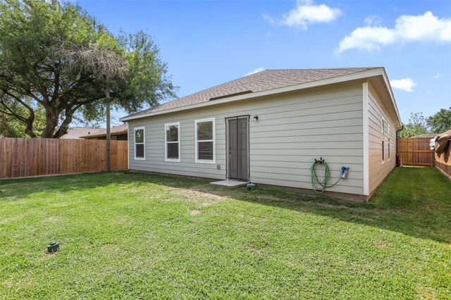 2518 33rd Avenue N, Texas City, TX 77590