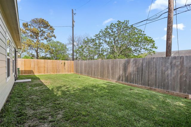 2518 33rd Avenue N, Texas City, TX 77590