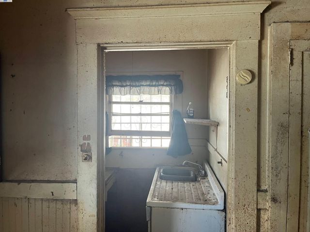 2134 E 23rd, Oakland, CA 94606