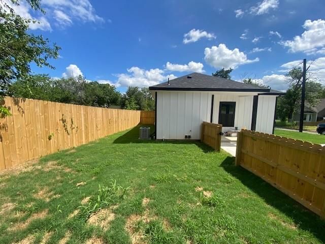 116 Field ST, Luling, TX 78648