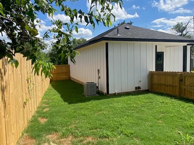 116 Field ST, Luling, TX 78648