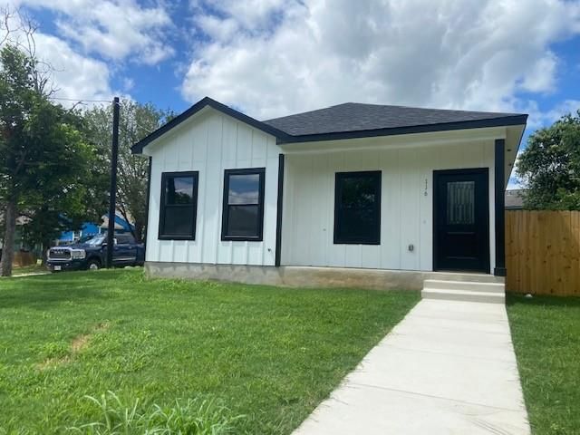 116 Field ST, Luling, TX 78648