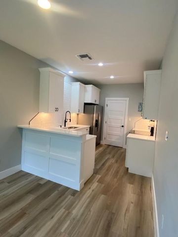 116 Field ST, Luling, TX 78648