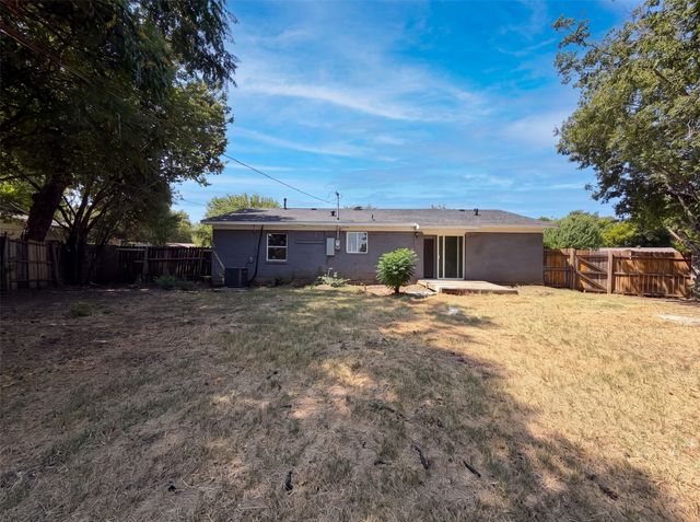 2505 Plaza Street, Arlington, TX 76010