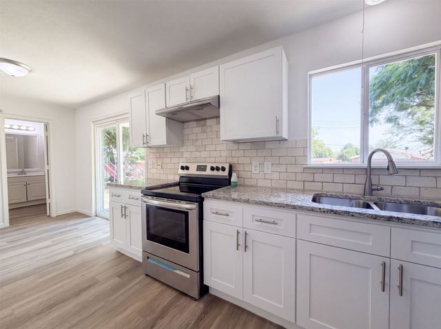2505 Plaza Street, Arlington, TX 76010