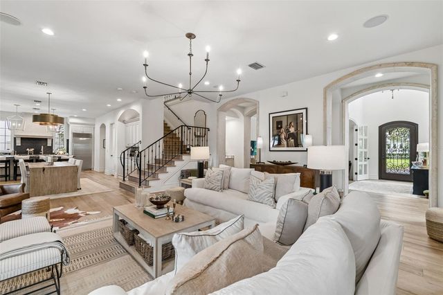 4535 W SWANN AVENUE, Tampa, FL 33609