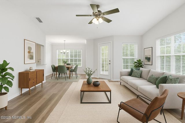 7800 POINT MEADOWS Drive 137, Jacksonville, FL 32256