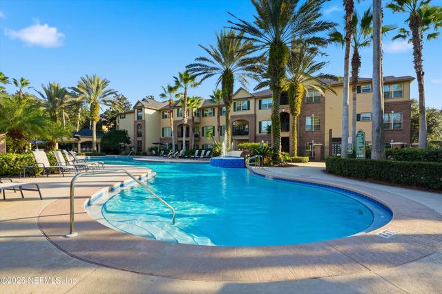 7800 POINT MEADOWS Drive 137, Jacksonville, FL 32256