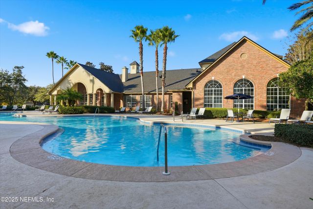 7800 POINT MEADOWS Drive 137, Jacksonville, FL 32256