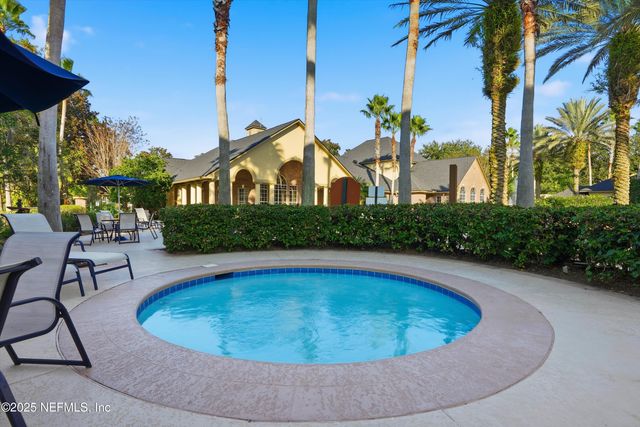 7800 POINT MEADOWS Drive 137, Jacksonville, FL 32256