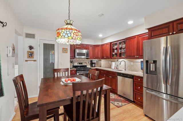 164-2 N Route 303 2, Congers, NY 10920