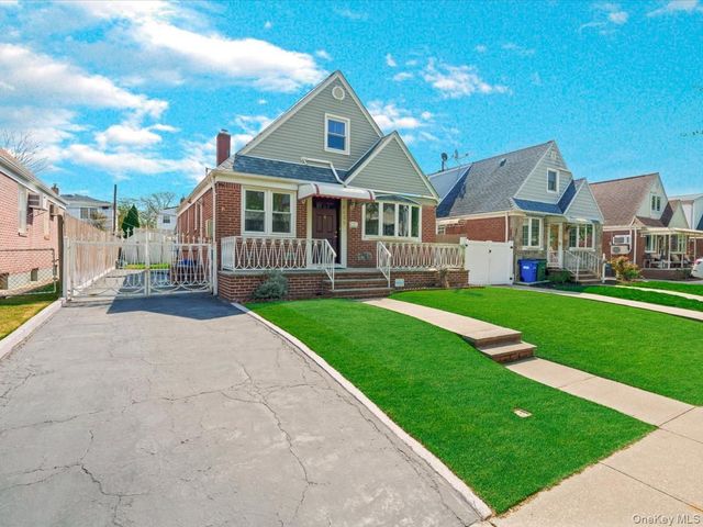 8135 257th Street, Floral Park, NY 11004