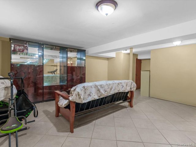 8135 257th Street, Floral Park, NY 11004