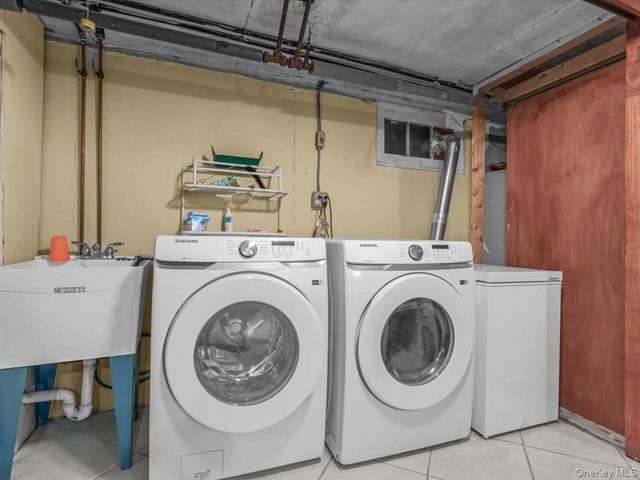 8135 257th Street, Floral Park, NY 11004