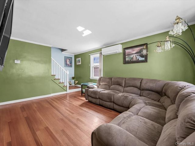 8135 257th Street, Floral Park, NY 11004