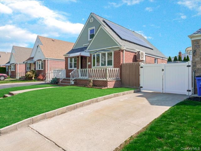 8135 257th Street, Floral Park, NY 11004