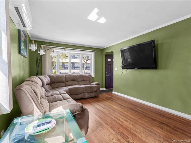 8135 257th Street, Floral Park, NY 11004