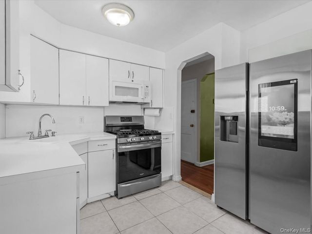 8135 257th Street, Floral Park, NY 11004