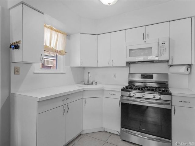 8135 257th Street, Floral Park, NY 11004