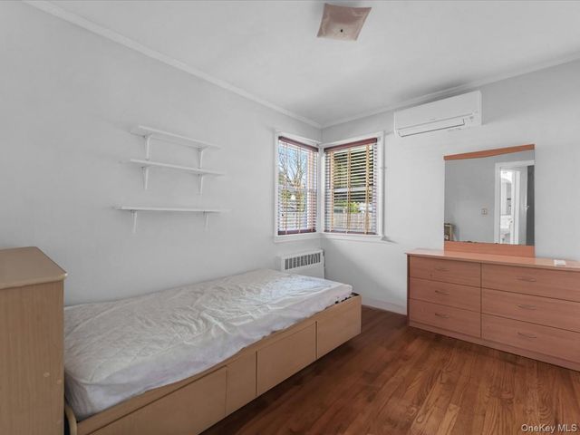 8135 257th Street, Floral Park, NY 11004