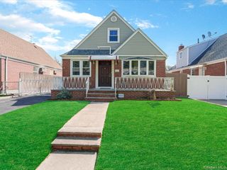 8135 257th Street, Floral Park, NY 11004