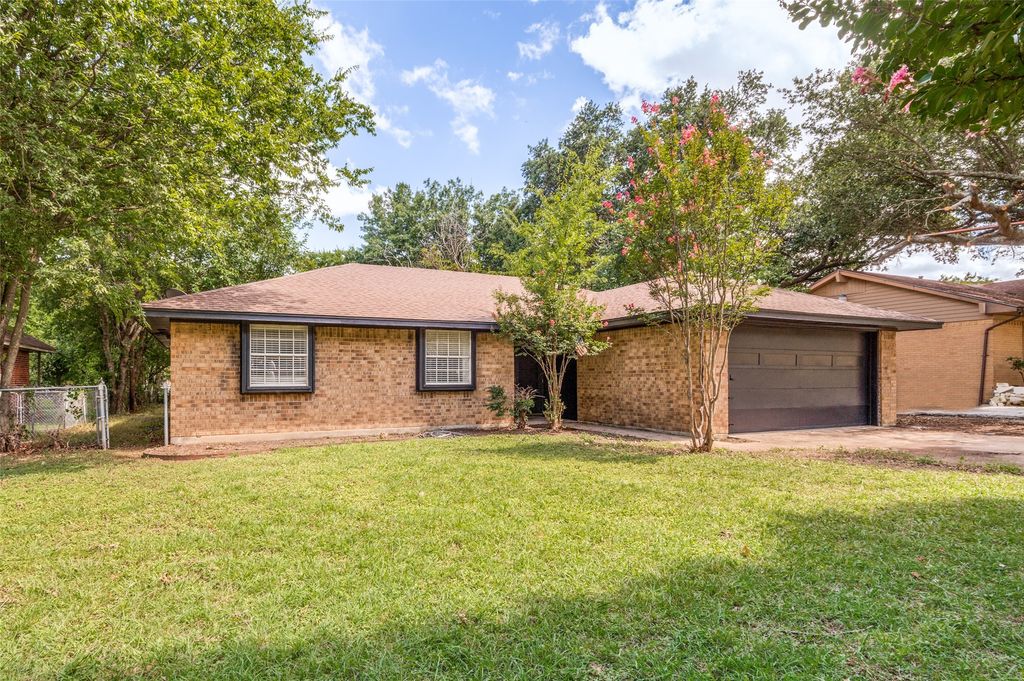 813 Green Pastures Drive, Cedar Hill, TX 75104